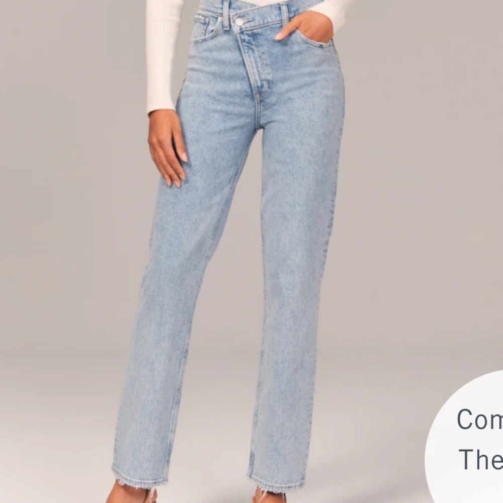 Abercrombie 90s Straight Ultra High Rise Jeans in light wash